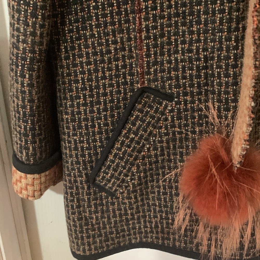 TWEED/ Herringbone coat with fur trim. - Picture 4 of 13